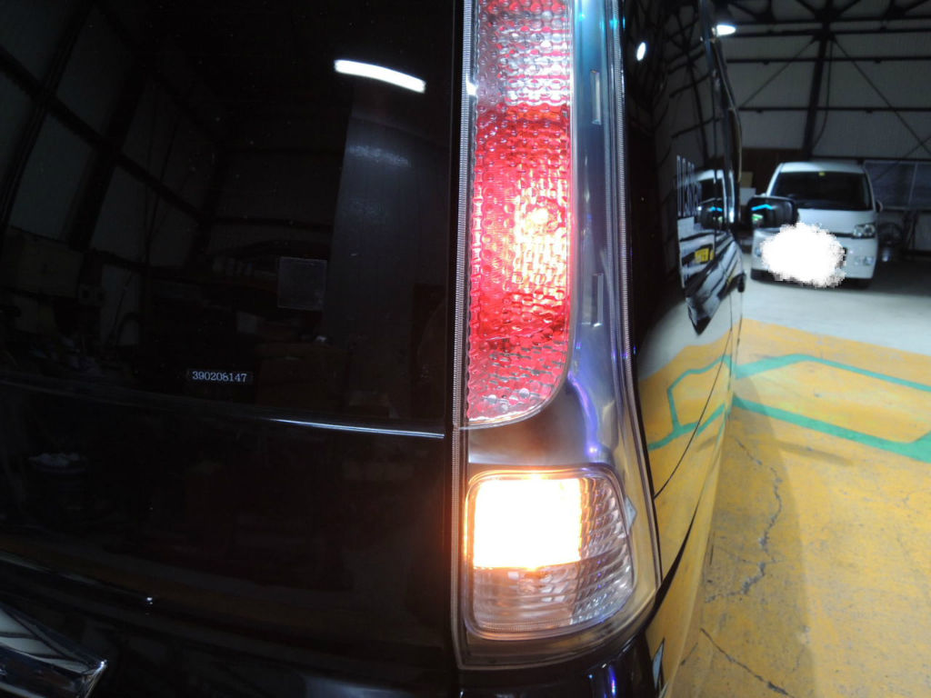 ジャンク)セレナc25 LEDテールランプ VALENTI左