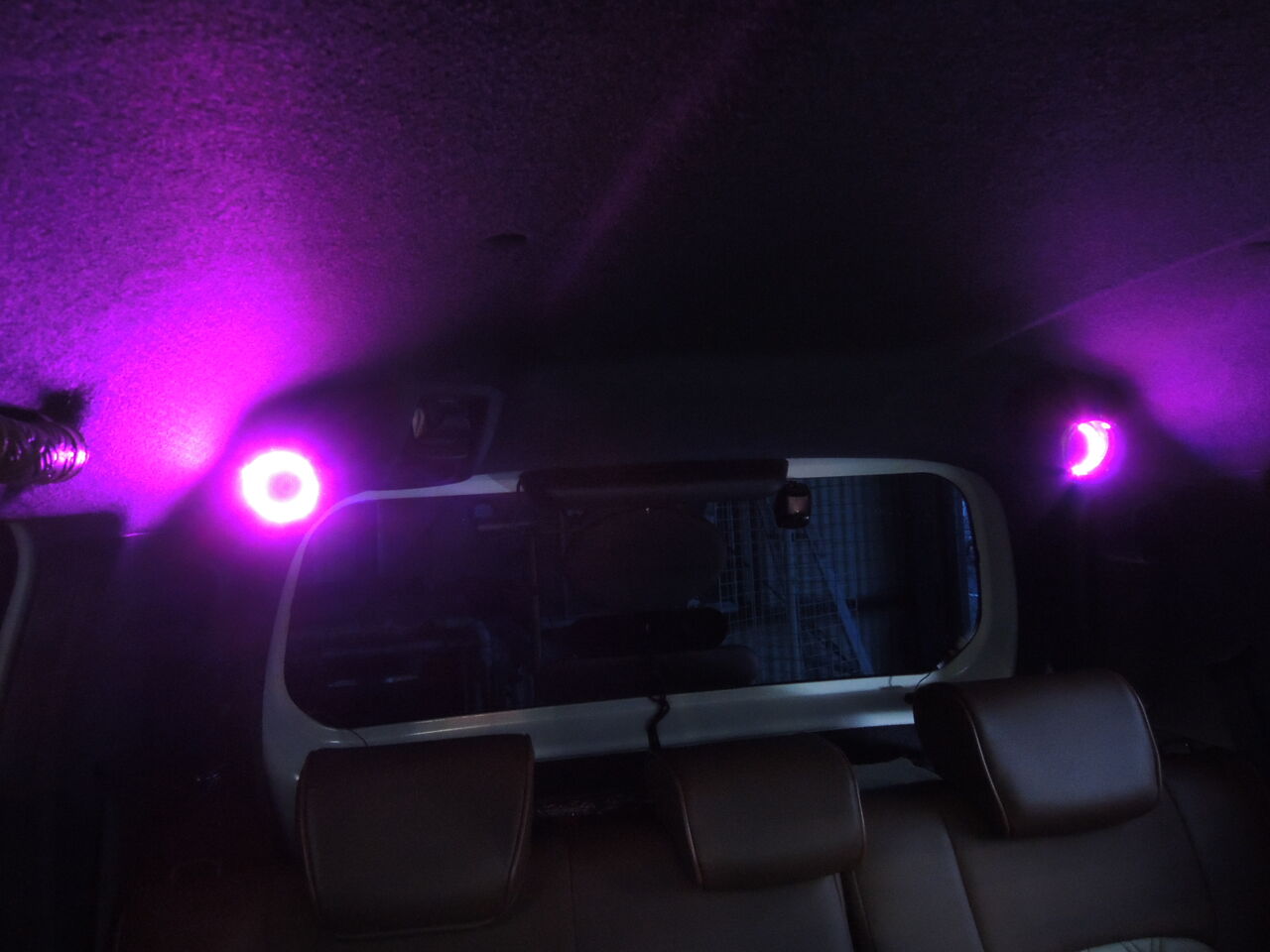 トヨタbB リアスピーカーライティング施工 : Illumista店長ブログ