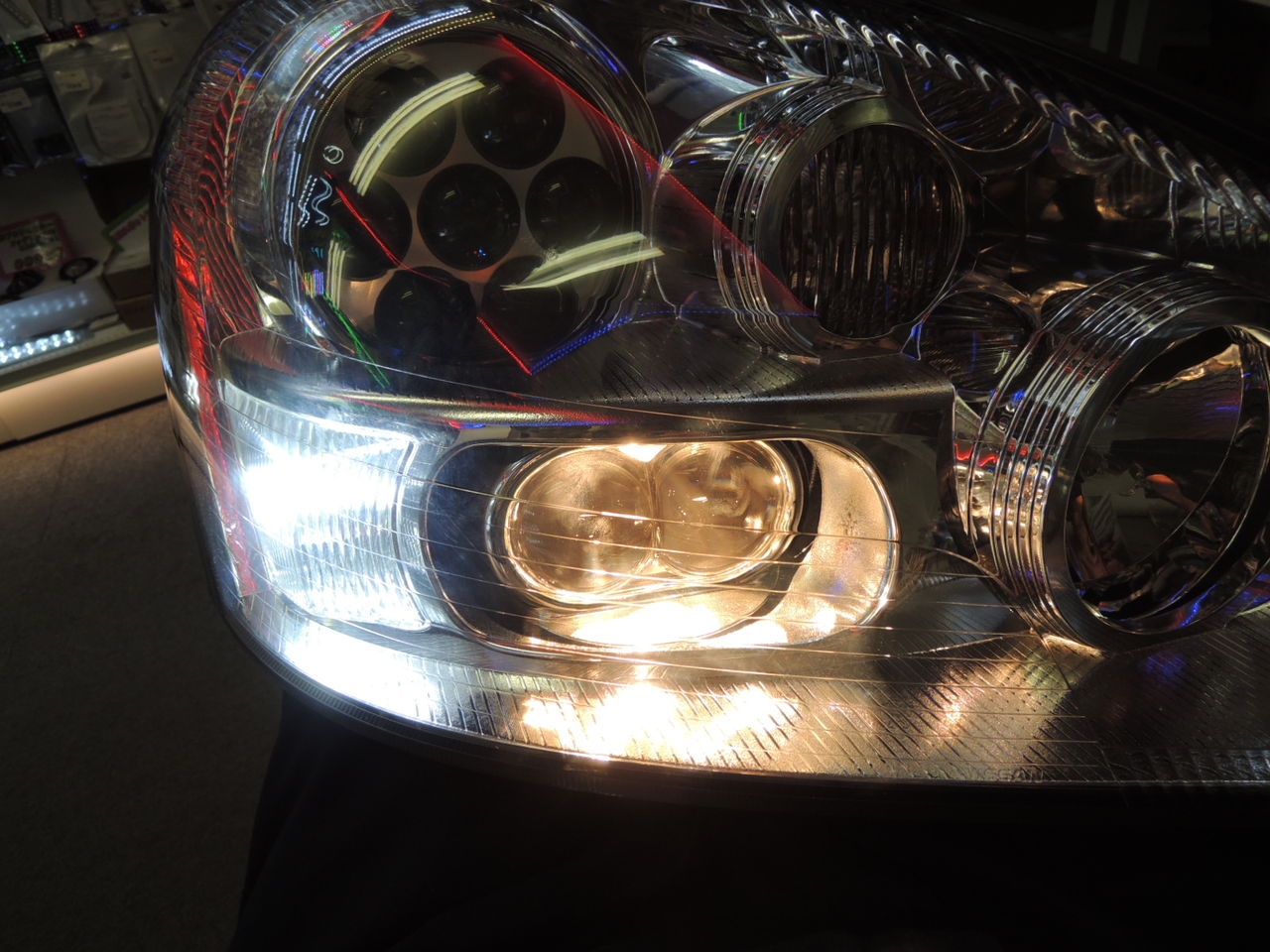 F50シーマ ヘッドライト交換 Illumista店長ブログ