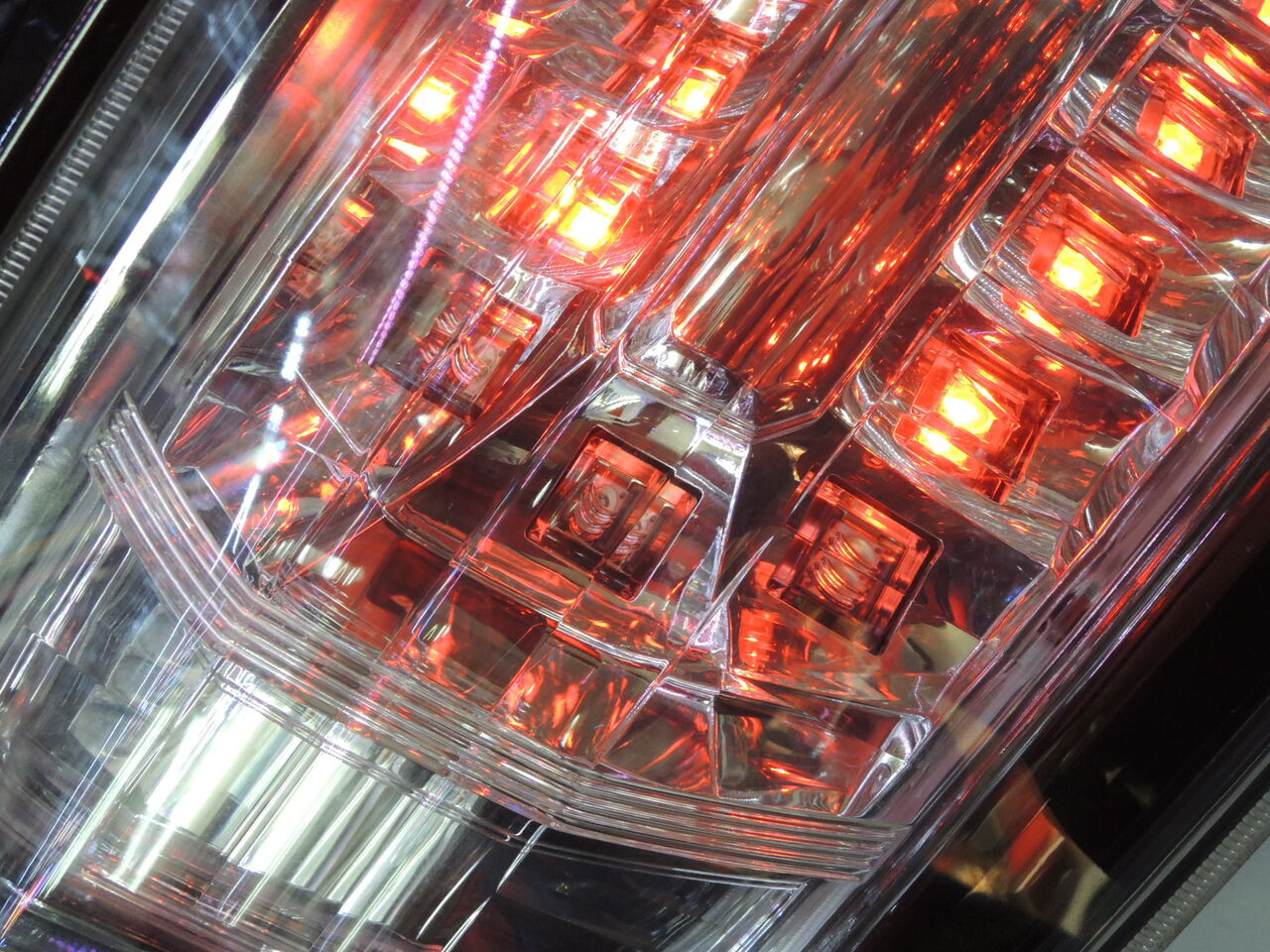 ★送料無料★ 20ヴェルファイア 純正 テール ランプ ライト 右側 弾切れ無し 20ヴェルファイア 純正テールライト球切れ修理 : Illumista店長ブログ