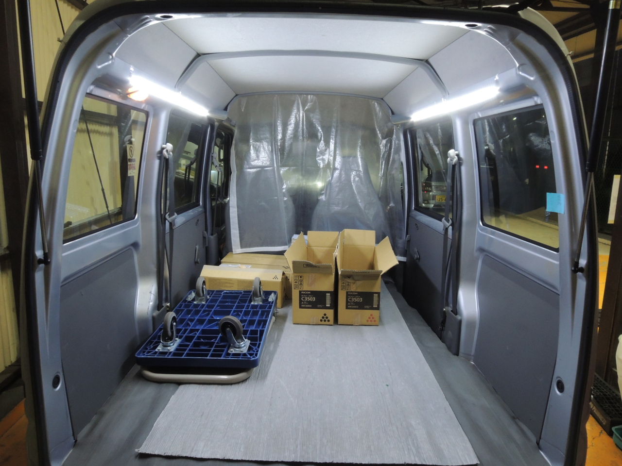 軽バン 荷台テープled取り付け Illumista店長ブログ 軽バン 荷台テープled取り付け Illumista店長ブログ