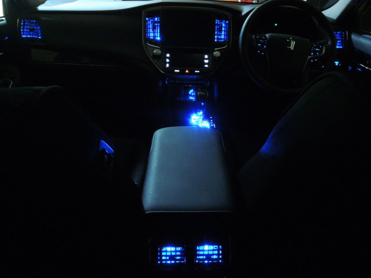 クラウンハイブリッド エアコン吹き出し口ライティング Illumista店長ブログ