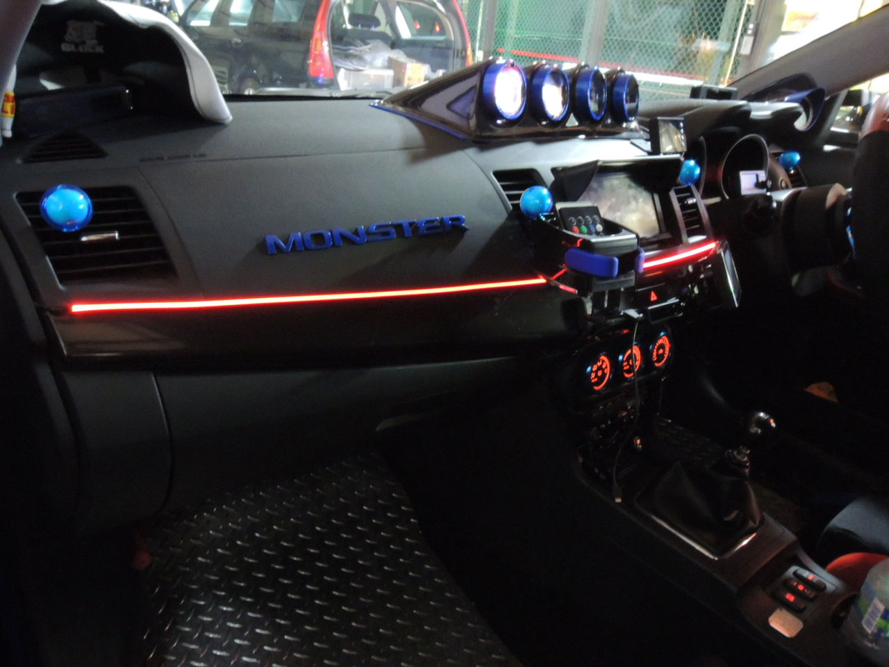 ランエボx 車内ファイバー取り付け Illumista店長ブログ ランエボx 車内ファイバー取り付け Illumista店長ブログ