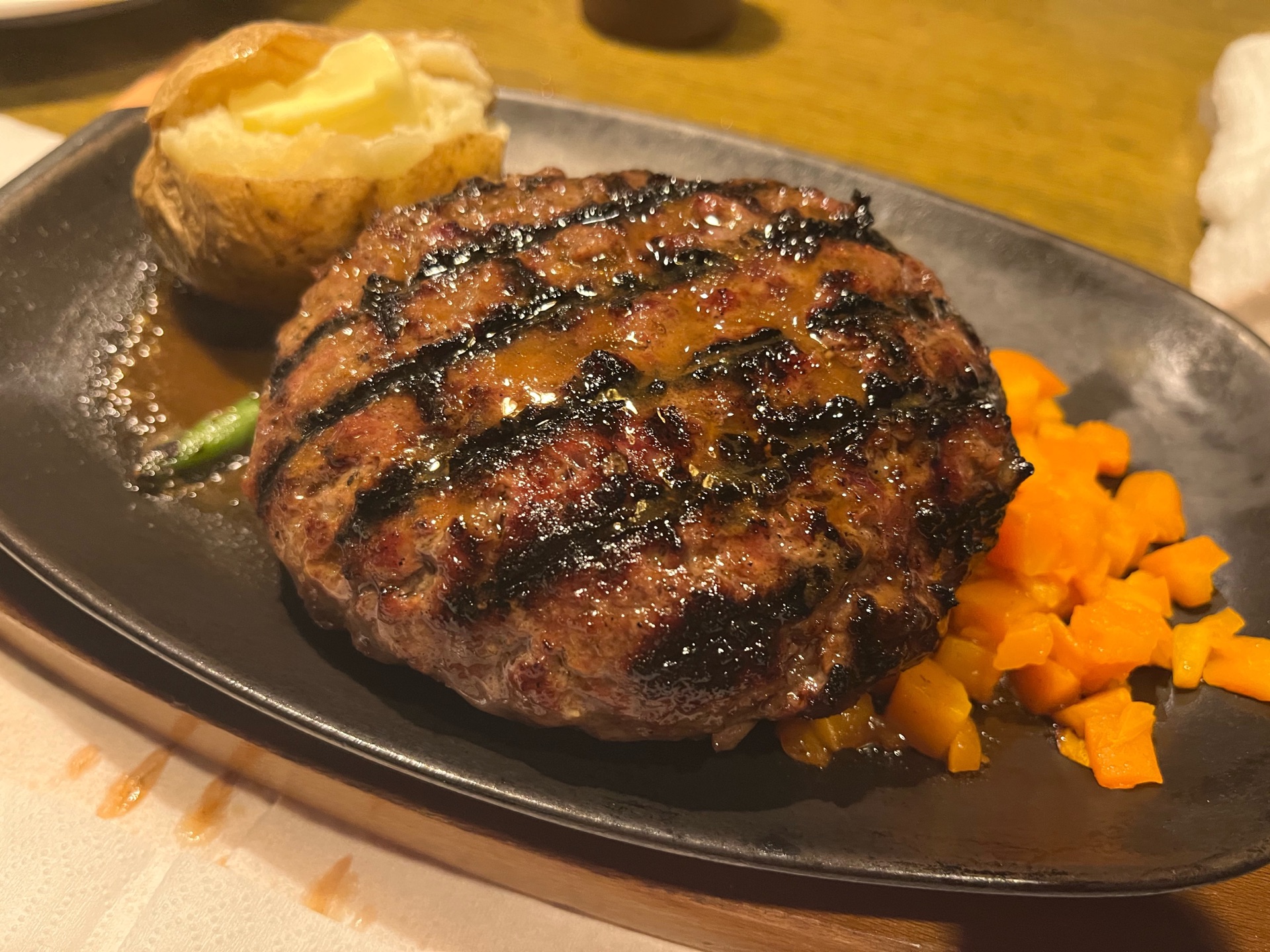 ASCII.jp：【本日発売】びっくりドンキー、ドでかい「ガリバー