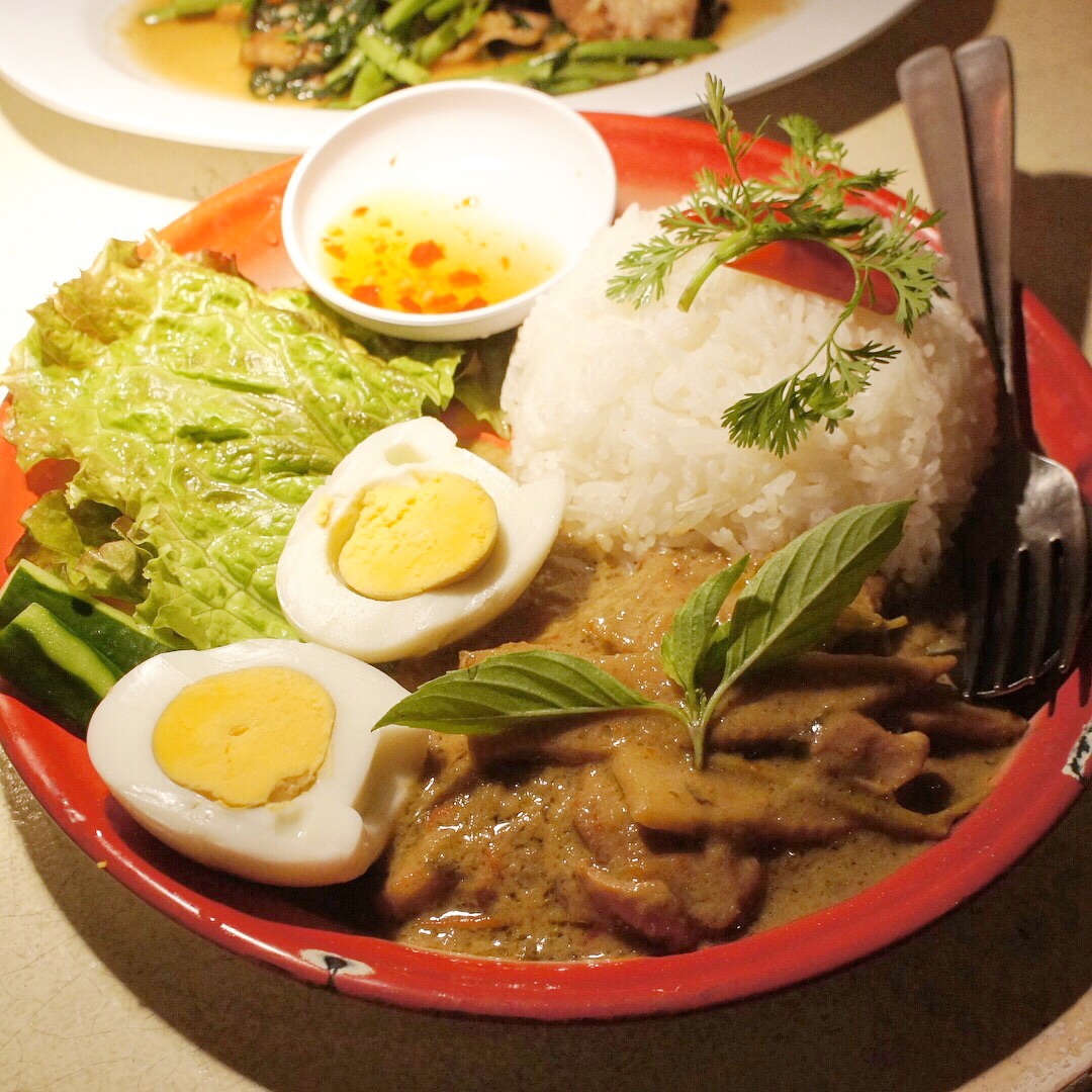 オシャレなカフェ風のたたずまい 超本格タイ料理が味わえます はてな 心斎橋 ちびっこ酒場放浪記 関西 オシャレなカフェ風のたたずまい 超本格タイ料理が味わえます はてな 心斎橋 ちびっこ酒場放浪記 関西