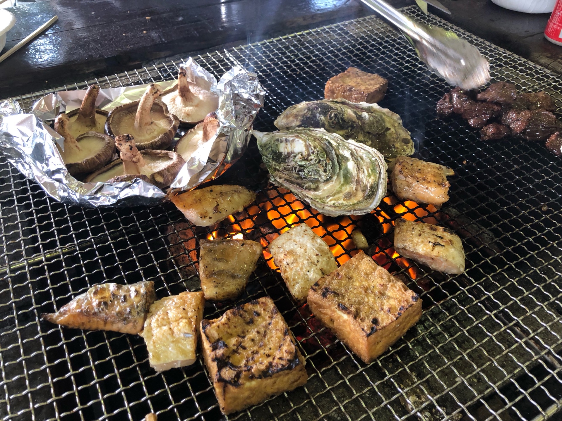 ずらり並んだ料理とメニュー数に圧倒 立ち呑み処松 伊丹 ちびっこ酒場放浪記 関西 ずらり並んだ料理とメニュー数に圧倒 立ち呑み処松 伊丹 ちびっこ酒場放浪記 関西