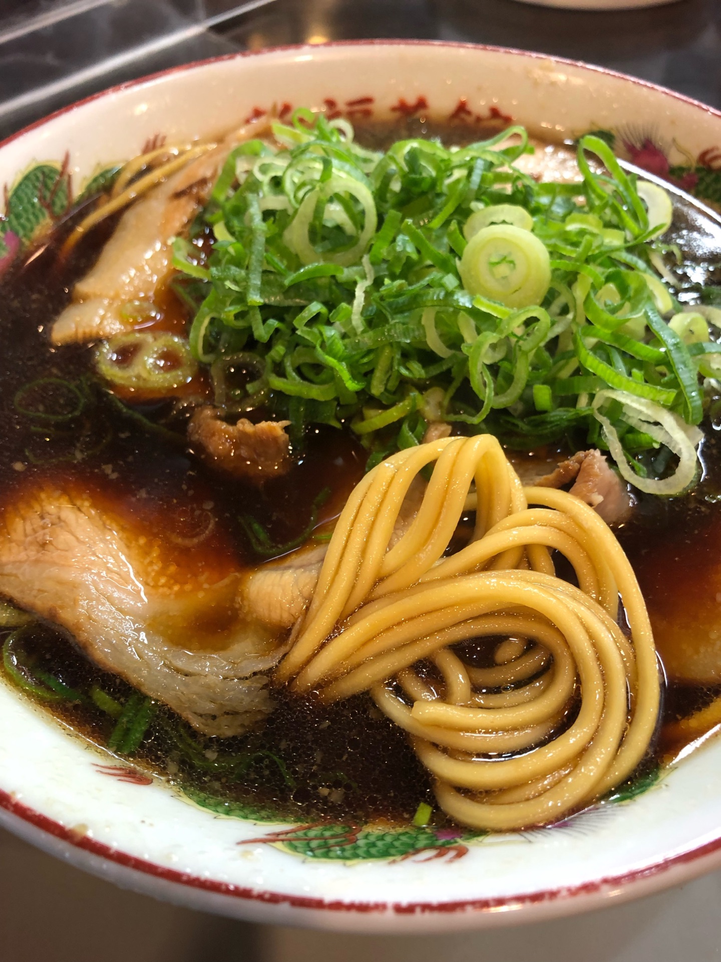 漆黒のスープは中毒性あり 行列のできる京都ラーメンの味を大阪で 新福菜館 京橋 ちびっこ酒場放浪記 関西