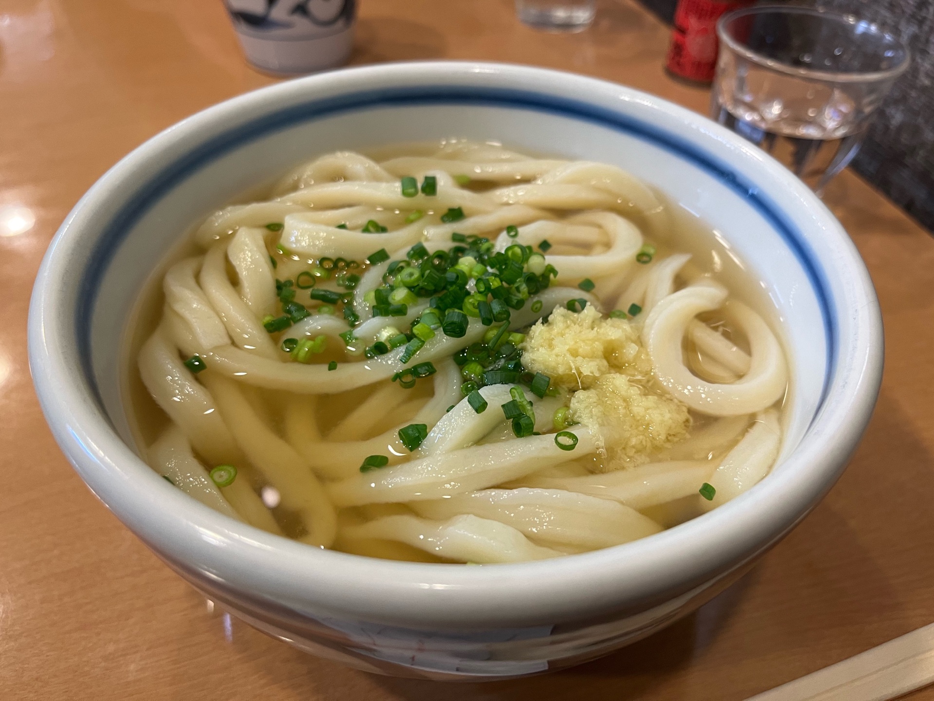 スパイシーなとり天が美味しい！コシしっかりの讃岐うどん。 風月 香川