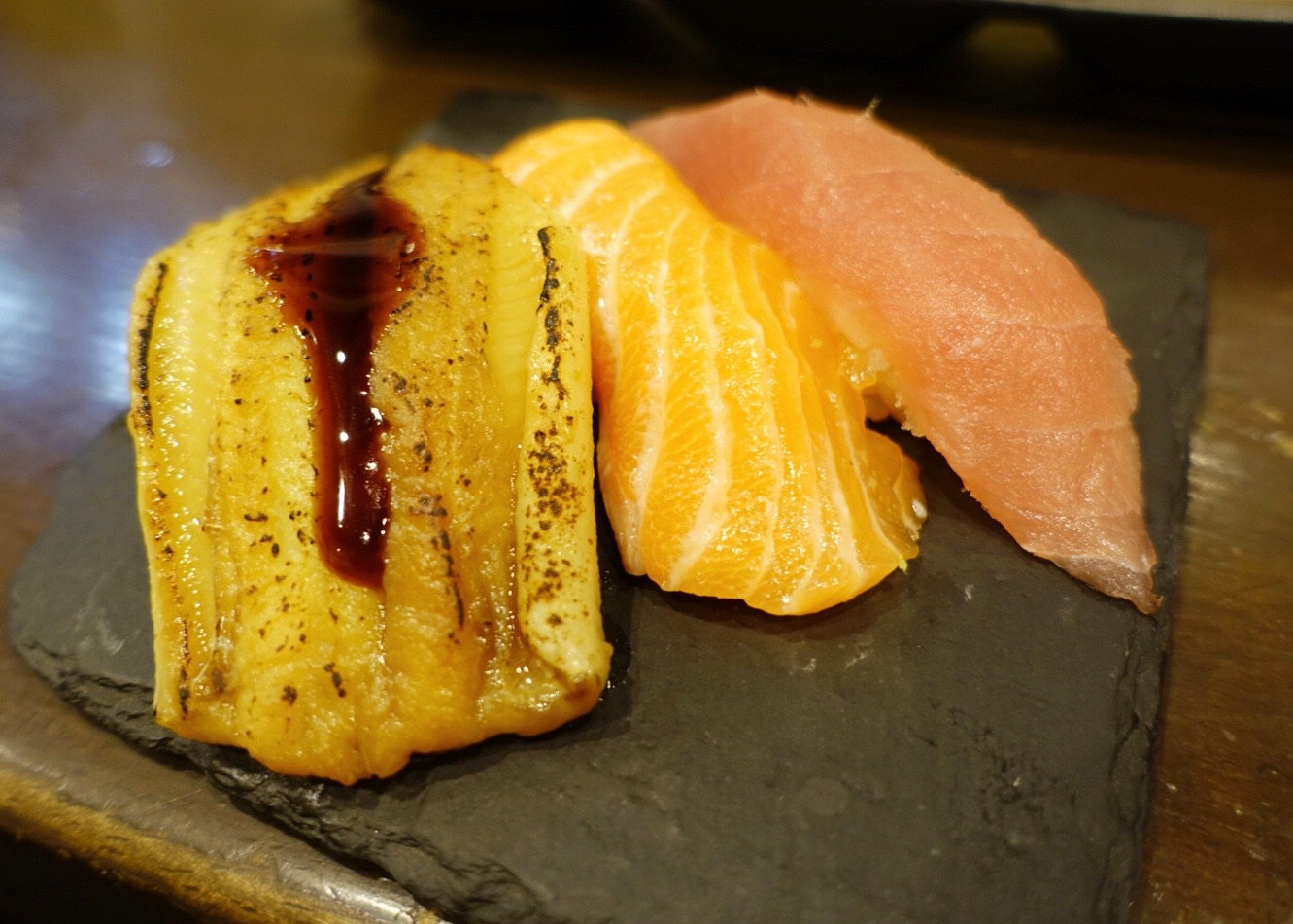 一貫90円～、気軽に回らないお寿司！ すしいち大阪駅前第四ビル店 梅田