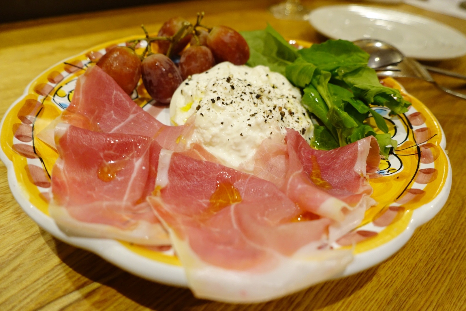 名物 イタリア直送のフレッシュブッラータチーズが美味しい マンジャ エ ベーヴィ 本町 ちびっこ酒場放浪記 関西