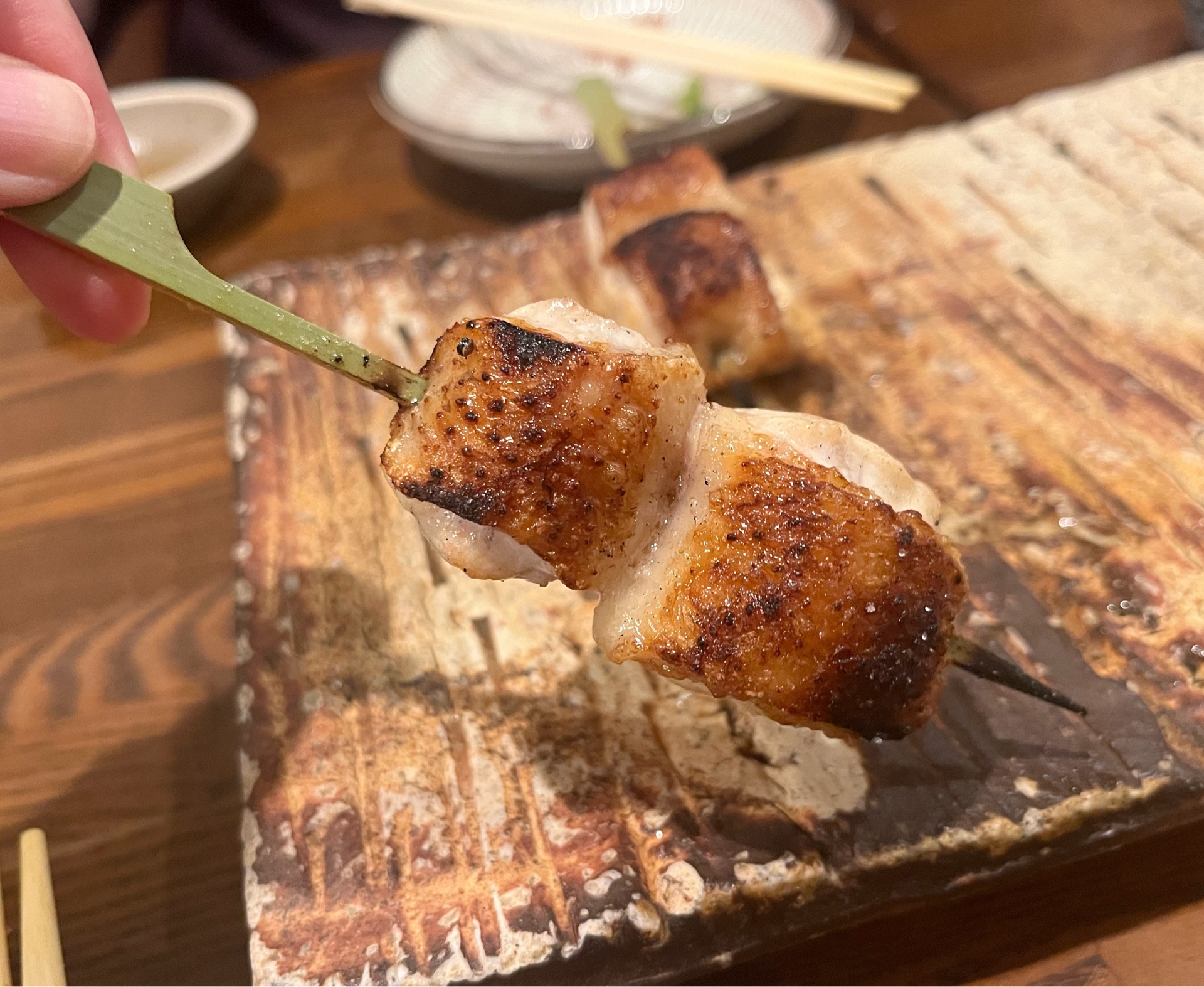 空きのサインですかさず入店！美味しい炭火焼鳥を堪能！ 炭焼