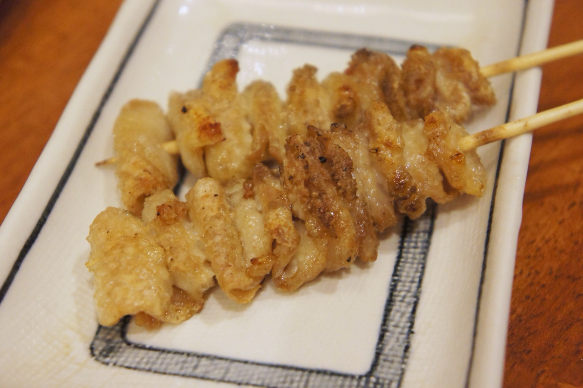 焼き鳥は塩で カリッカリの鶏皮串が美味しい 鳥とん 高槻 ちびっこ酒場放浪記 関西