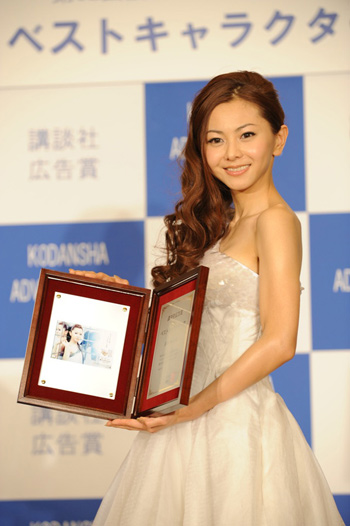 倉木麻衣 ベストキャラクター賞 を受賞 スカイラインのイマキラク