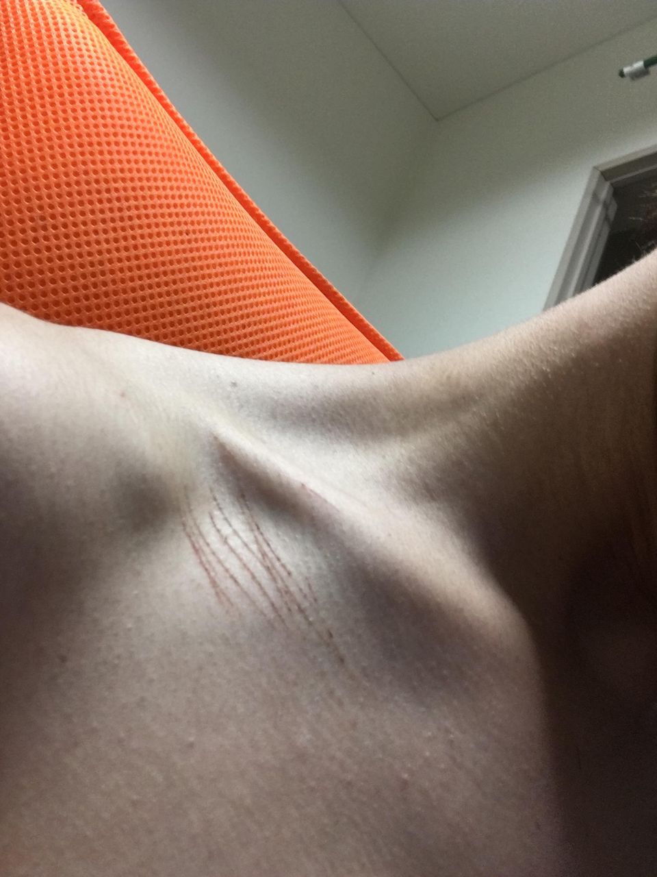 心霊現象 3日に1回体に覚えのない引っ掻き傷が出来るんだが 今あなたの後ろに速報 心霊現象 3日に1回体に覚えのない引っ掻き傷が出来るんだが 今あなたの後ろに速報