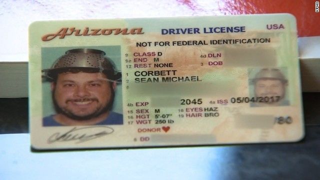 宗教上の理由により パスタの水切り器 を頭にかぶった写真 運転免許証用に承認 今あなたの後ろに速報 宗教上の理由により パスタの水切り器 を頭にかぶった写真 運転免許証用に承認 今あなたの後ろに速報