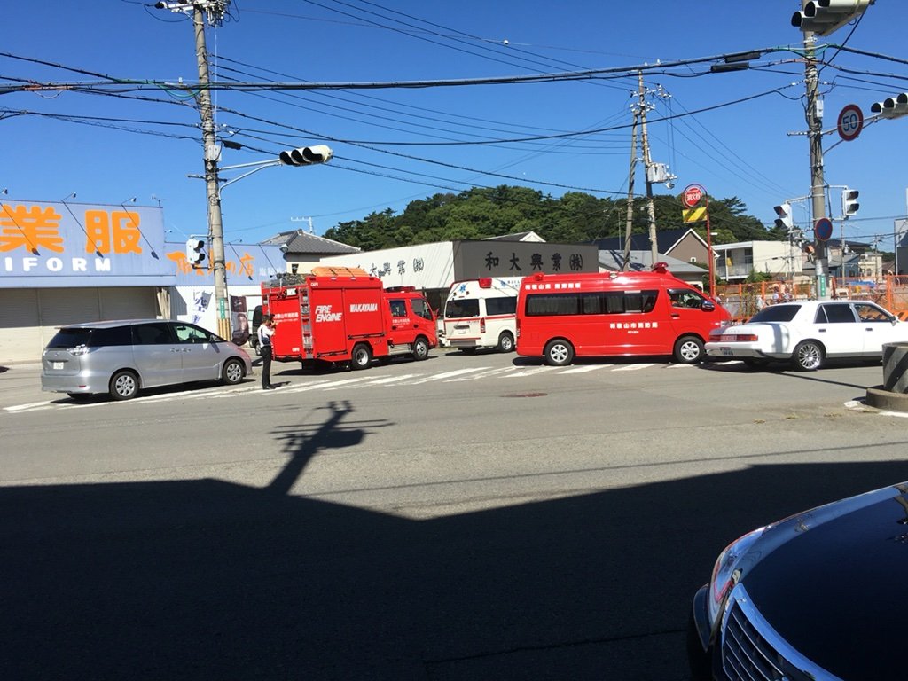 今朝の和歌山の発砲 立て篭りの現場 いまにしのりゆき 商売繁盛でささもって来い 今朝の和歌山の発砲 立て篭りの現場 いまにしのりゆき 商売繁盛でささもって来い
