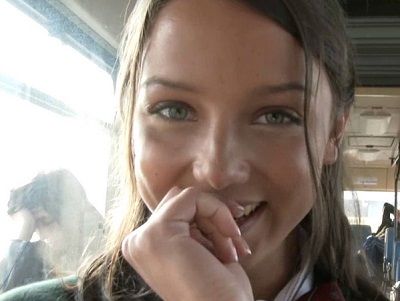 【外国人】18歳金髪美人娘がバスに乗車し人前羞恥セックス|外国人動画