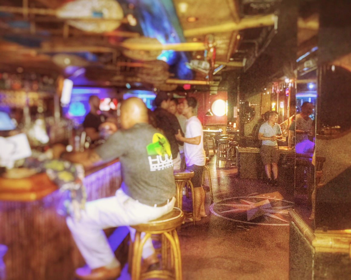 初めてのゲイバー フラズバー 俺たちのハワイ