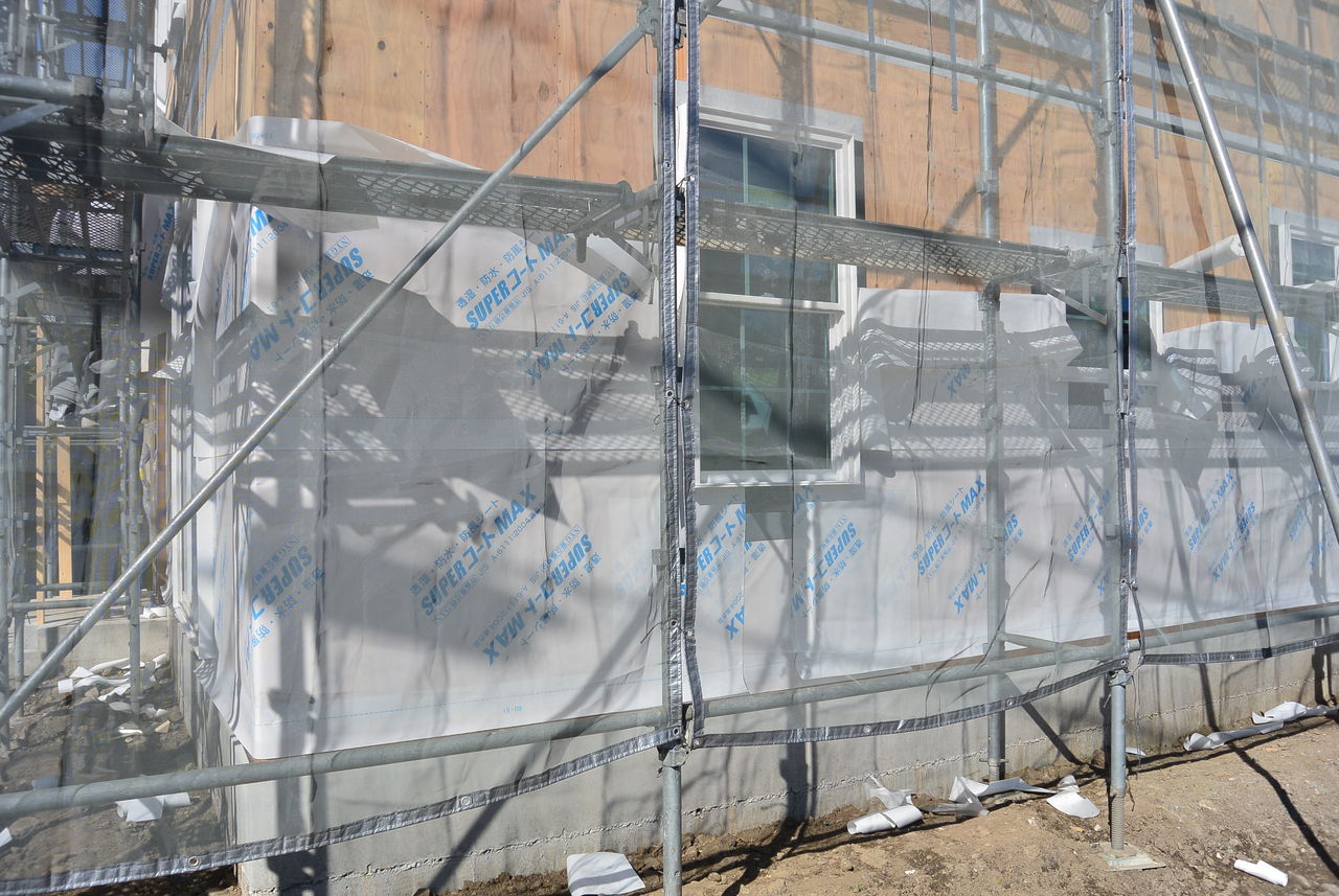 透湿防水シートの貼り付け インパクトデザインの家造り