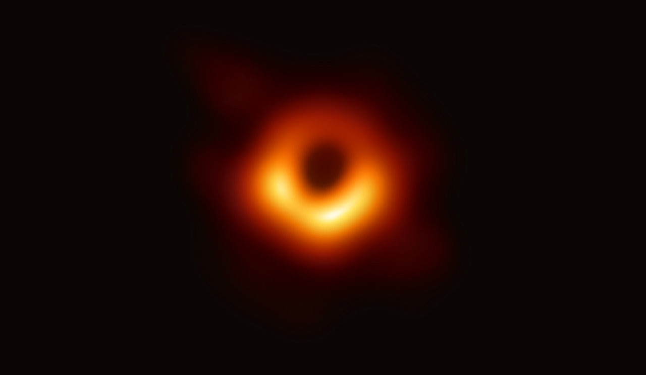 M87ブラックホール