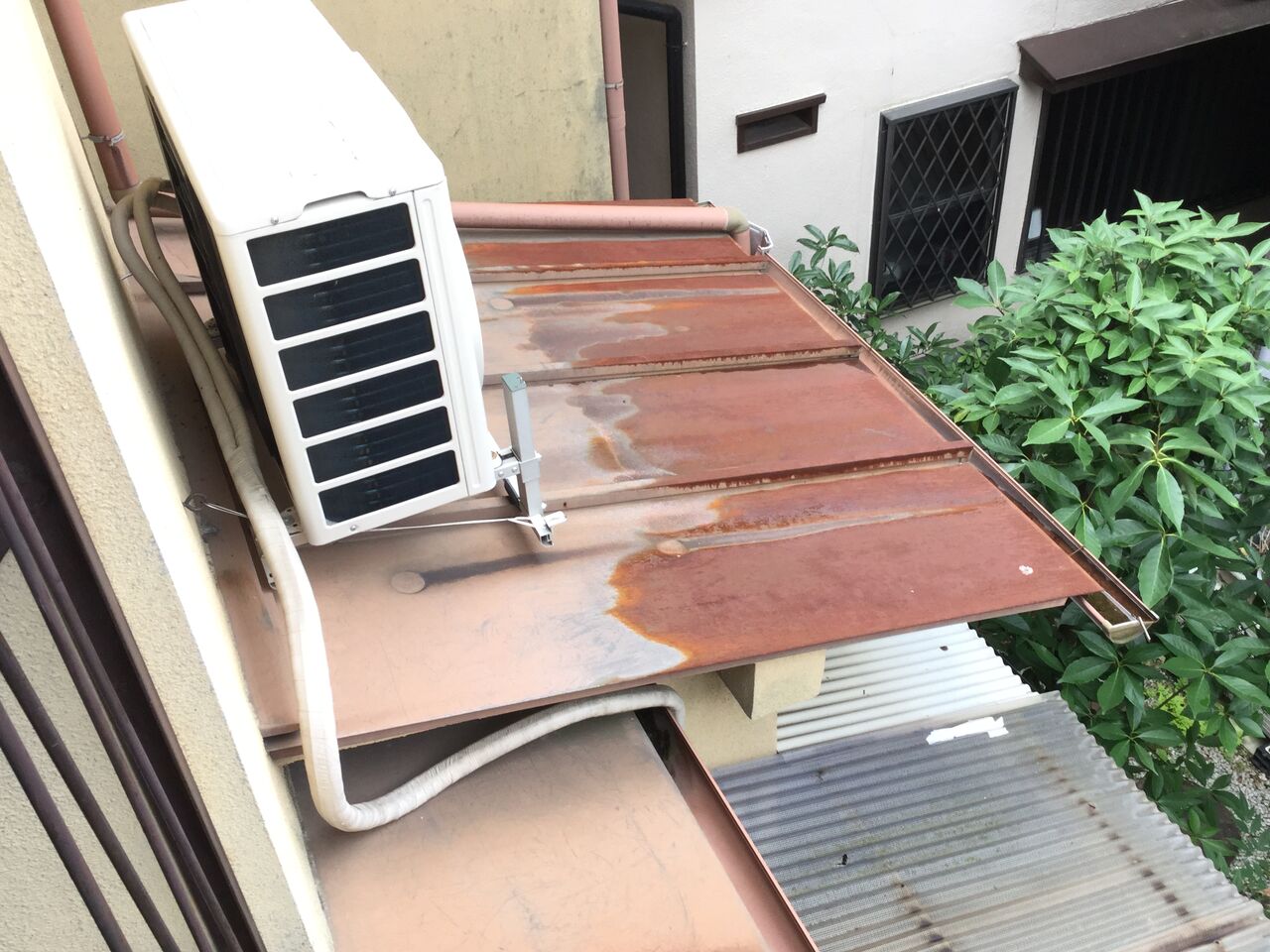 雨漏り発生 トタン屋根のさび 長岡京市にあるリフォーム店長ブログ