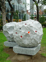 inadase110903.jpg
