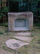 niwaishi071302.jpg