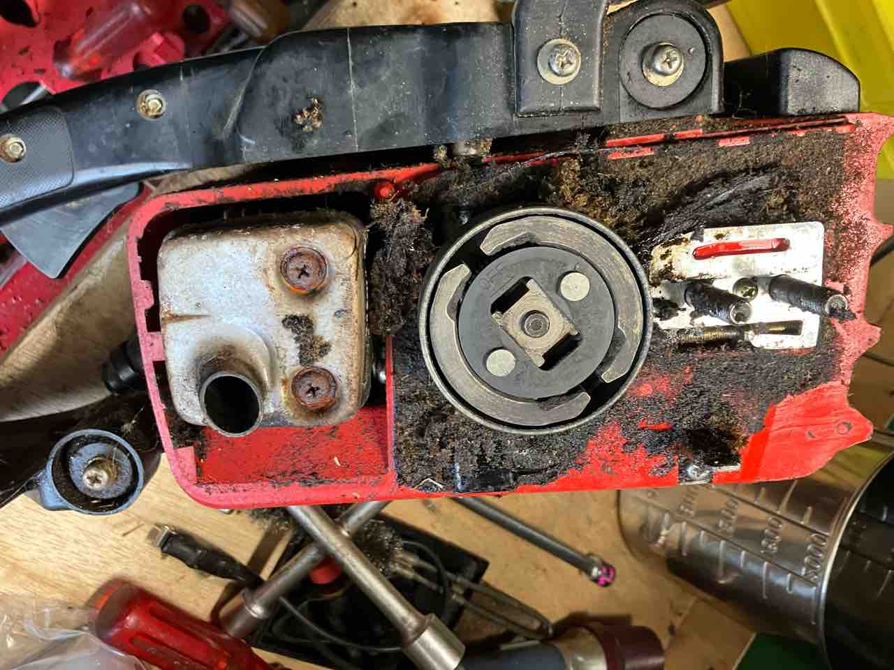 シングウチェーンソーの整備 : 小さな町の旧車スローライフ