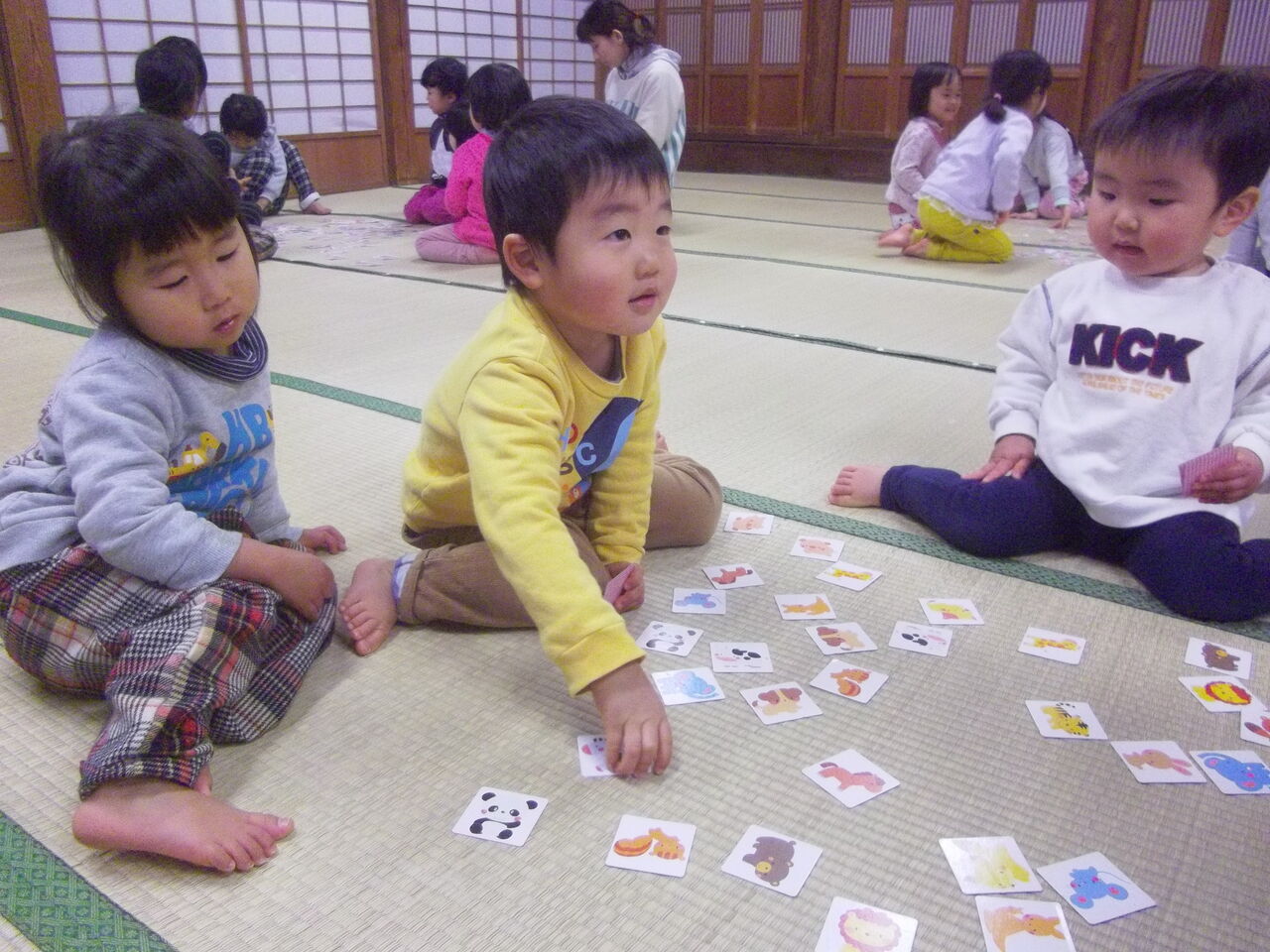 お正月遊び かるた取り 寺子こどもえん活動日記 お正月遊び かるた取り 寺子こどもえん活動日記