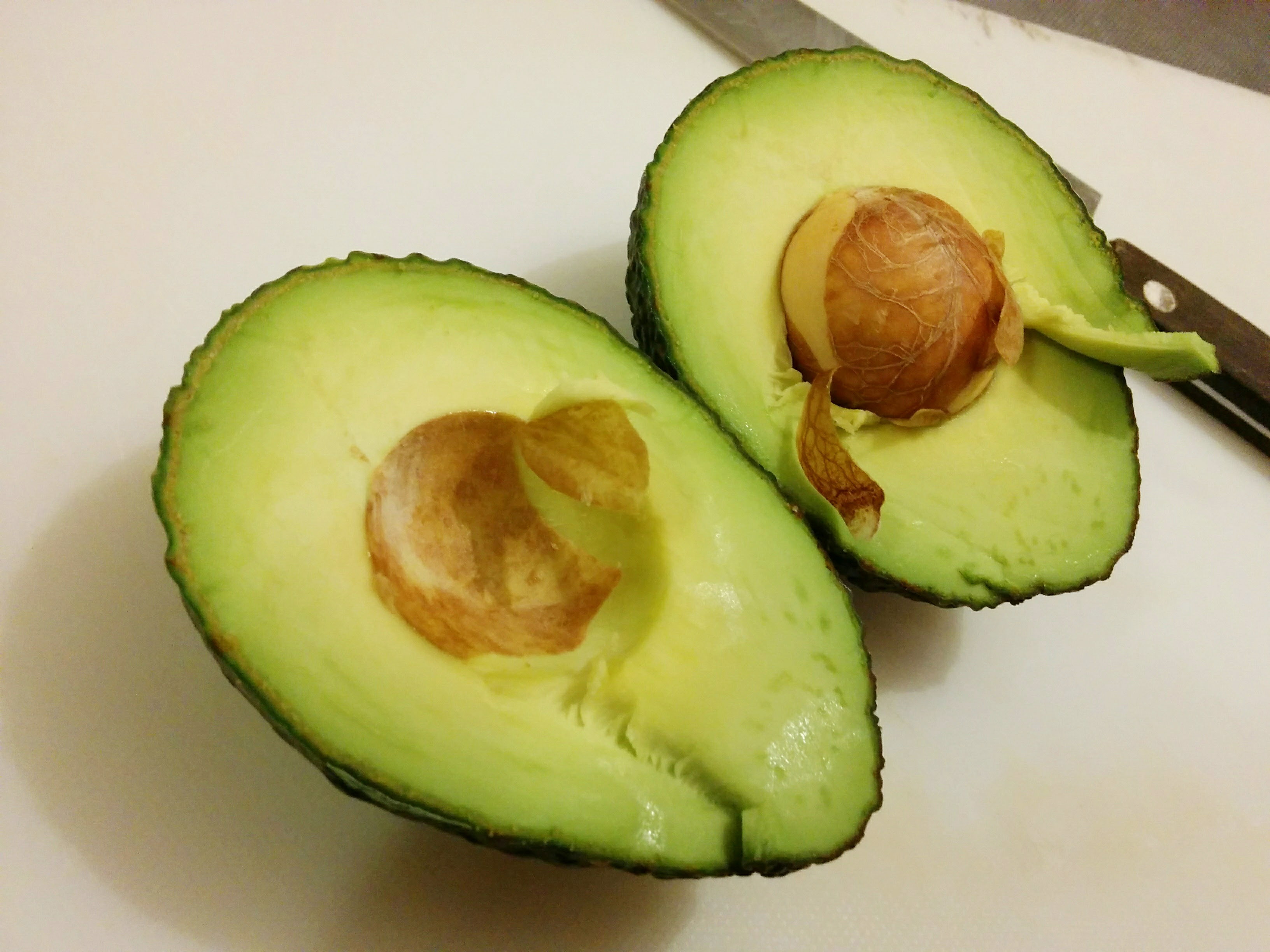若すぎて硬いアボカドを２つの方法でどうにかしてみた とんでもなく若くて硬い By ま そういうこったい Xp