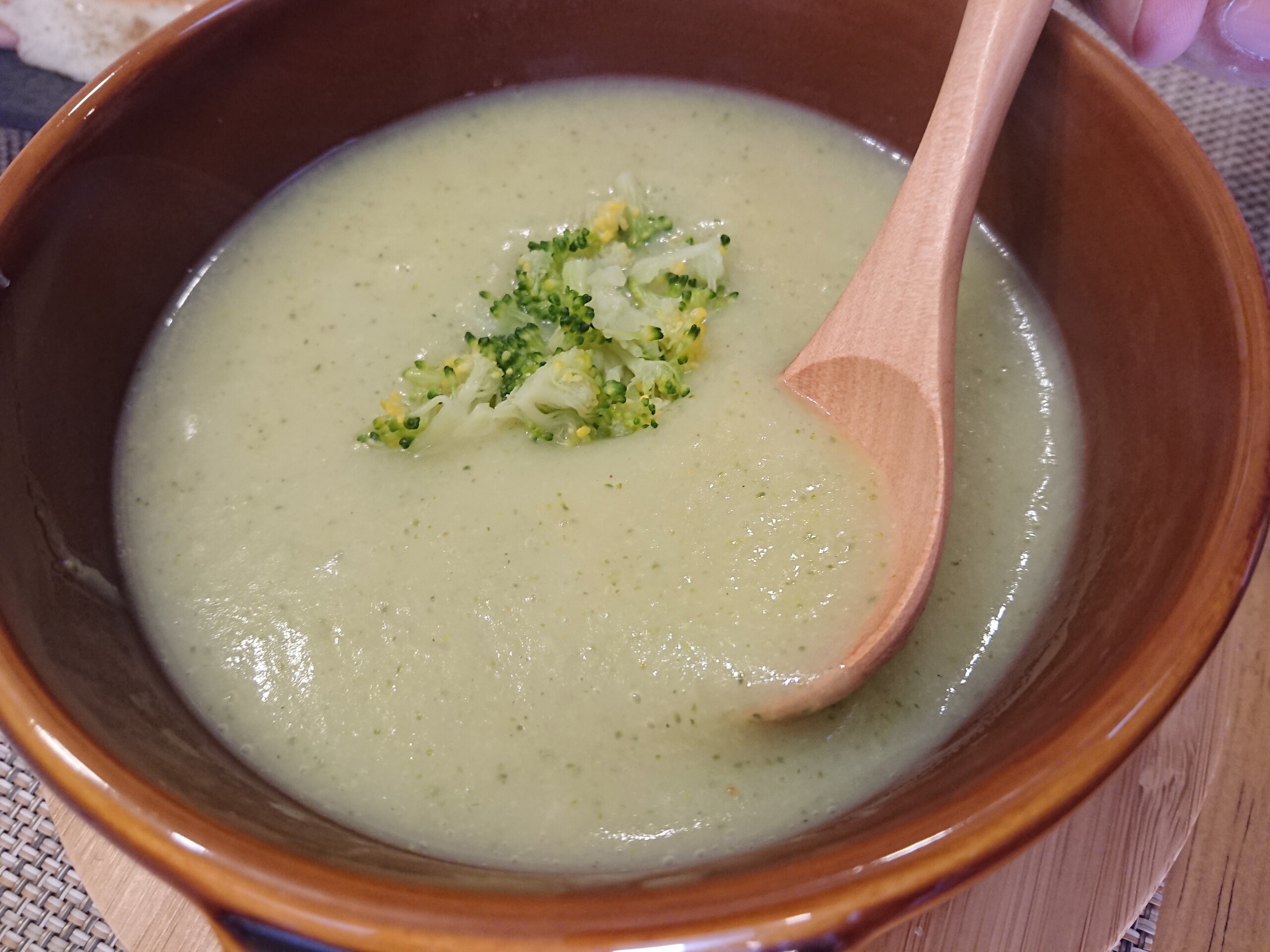 目からコンタクトレンズ ハラ モトロ氏もびっくり あの伝説のラピュタパンの画期的食べ方が発見された 思わぬ副産物も By ま そういうこったい Xp