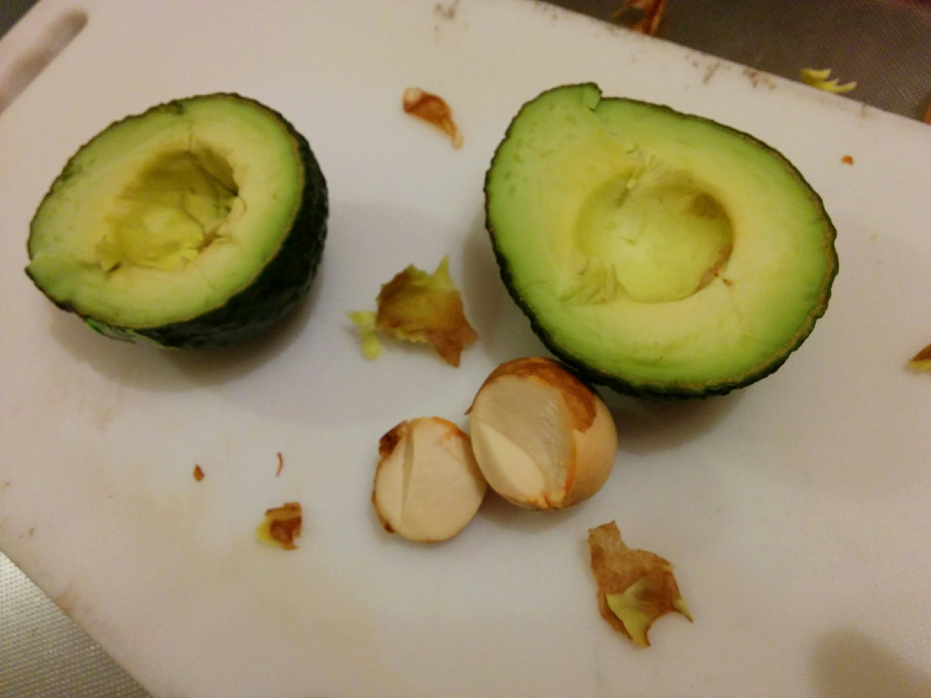 若すぎて硬いアボカドを２つの方法でどうにかしてみた とんでもなく若くて硬い By ま そういうこったい Xp