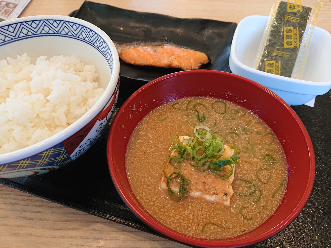 海の吉野家　一軒 鮭は冷や汁にアリや？ナシや？ 焼魚定食（朝食） 吉野家 : 博多大将外伝