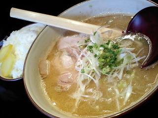 福岡　ラーメン　元助　薬院