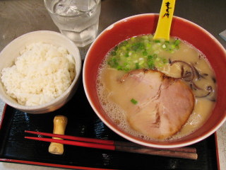 福岡　ラーメン　もち月