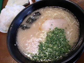 福岡　新宮　ラーメン　さくら亭