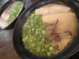 南区　鶴田　福岡　ラーメン　こつ豚