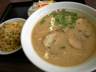 福岡　ラーメン　那珂川　つる家