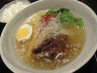 芳々亭　トンプソン　もつ鍋　テールラーメン