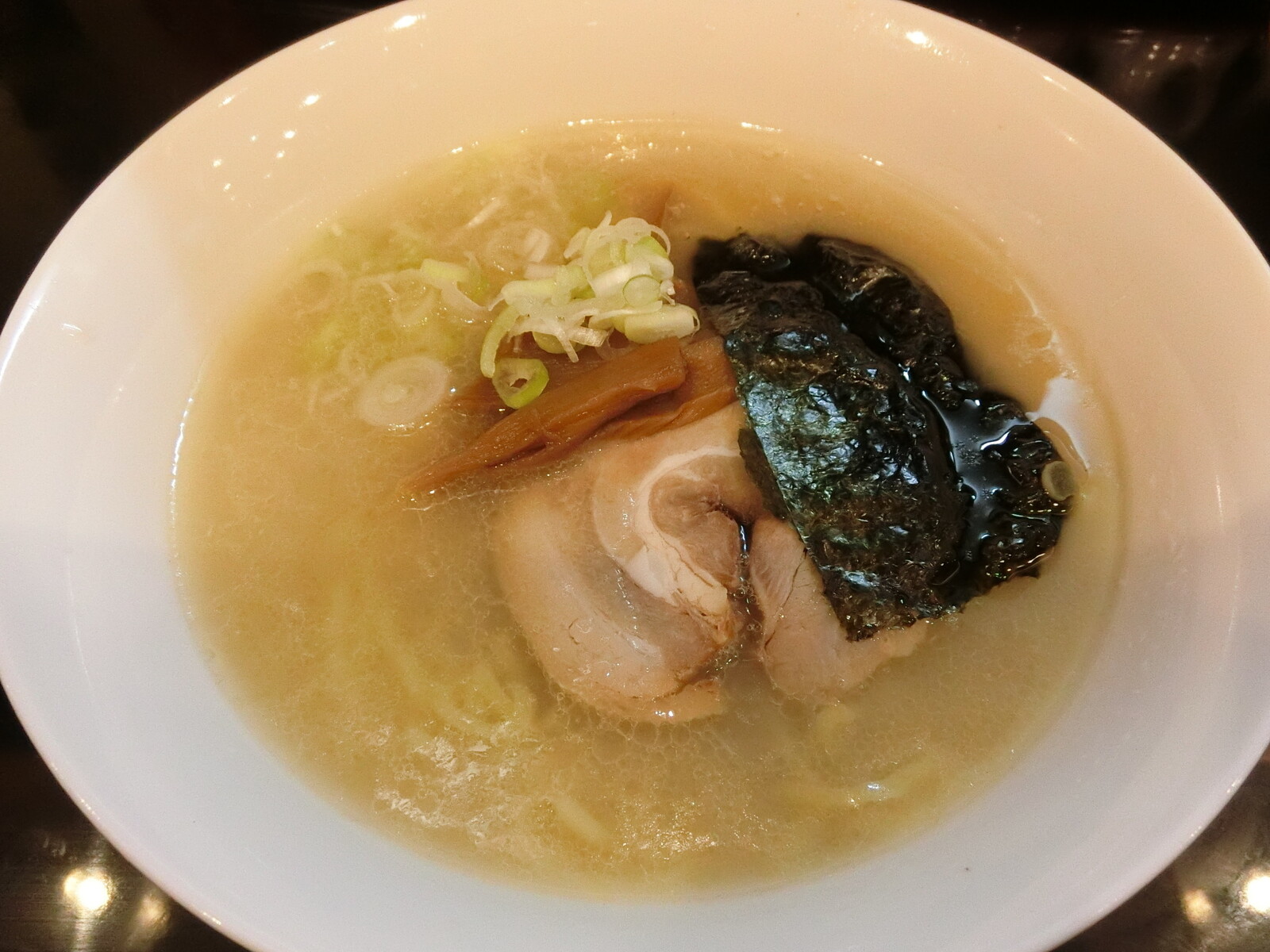 福岡　ラーメン　舌舞餃子