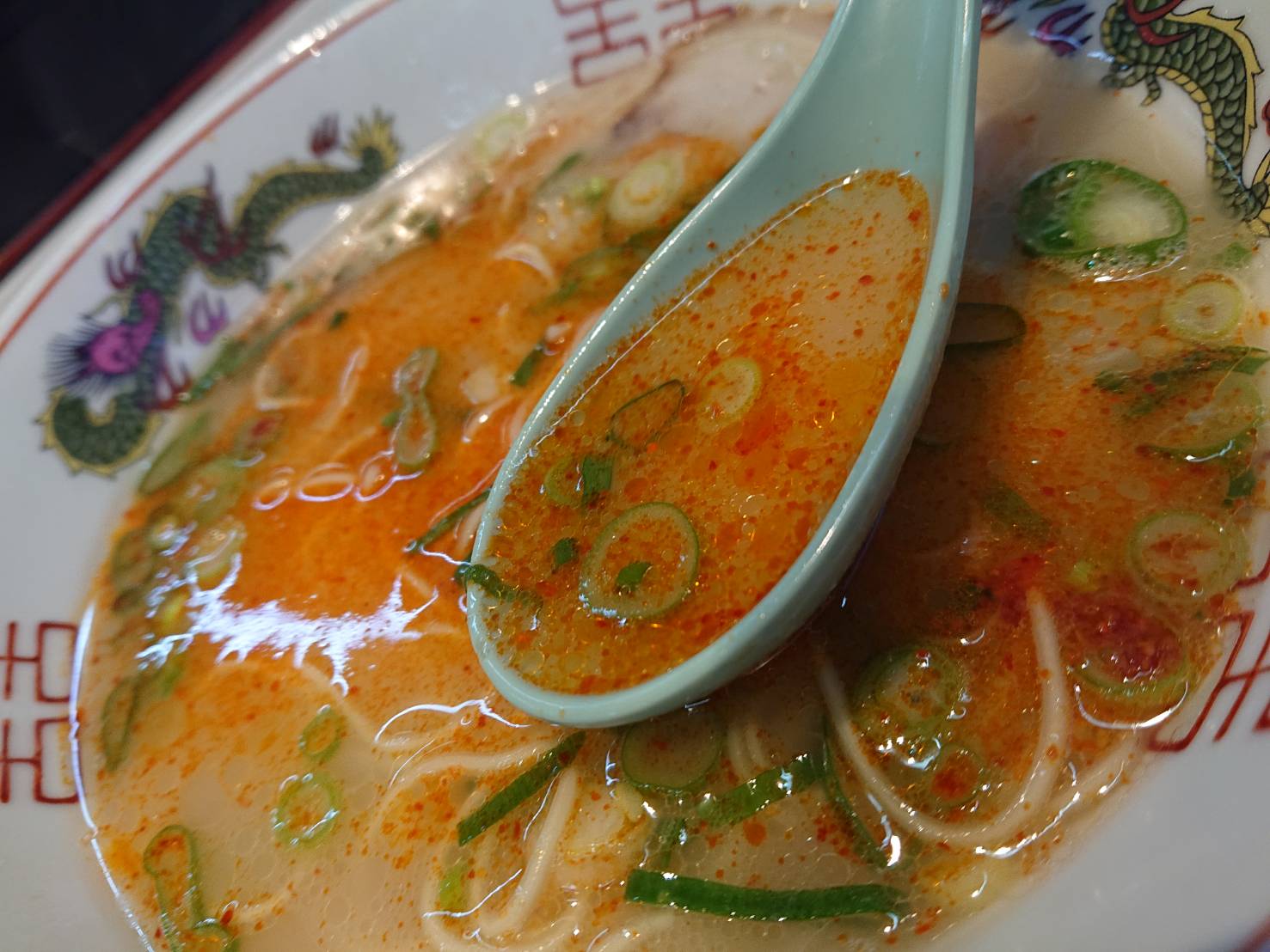 福岡 ラーメン 博多駅南 いっぱちラーメン 300円 赤ラーメン 83453_0fuigr78uhfuh.jpg