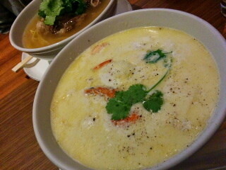 福岡　天神　ハワイアンラーメン