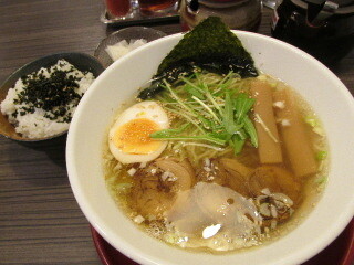 福岡　博多駅　博多商店　ラーメン