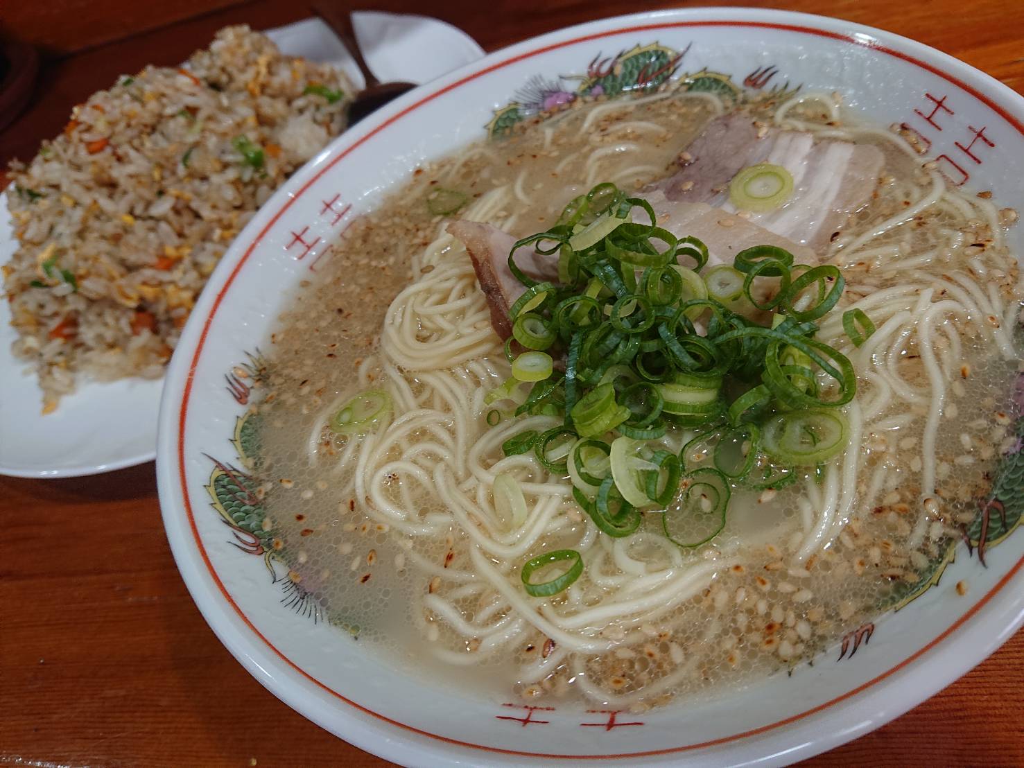 博多　吉塚　長崎屋　ラーメン　やきめし