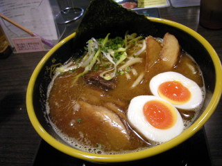 福岡　平尾　博多　元功　カレーラーメン