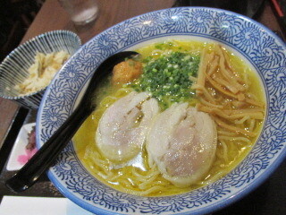 コウノトリ　赤坂　ラーメン