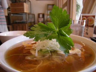 福岡　薬院　ラーメン　PAHAPAHA　しょうゆ