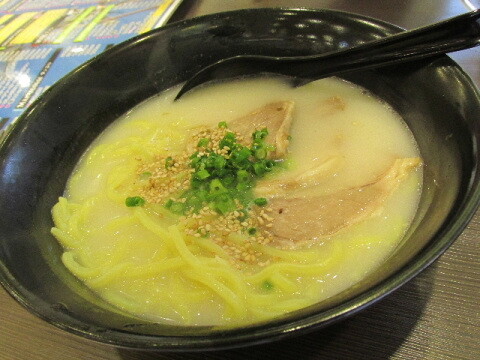 博多　らんまる　ガールズ居酒屋　ラーメン