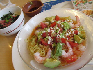 福岡　ラーメン　冷やしラーメン　ガスト　エビ　アボカド　トマト