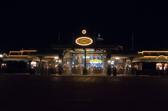 ディズニーランドの閉館後 帰らなかったらどうなるの 2chまとめ 読み物 長編 名作 2monkeys Jp